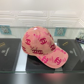 Классическая бейсболка Chanel из высококачественного гофрированно