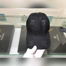 Классическая бейсболка Chanel из высококачественного гофрированно