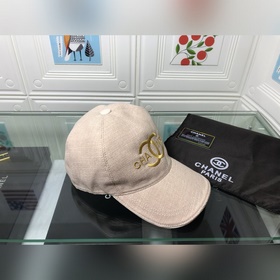 Классическая бейсболка Chanel из высококачественного гофрированно