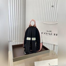 Рюкзак Coach сердечком Классика с ноткой моды С ней можно планиро