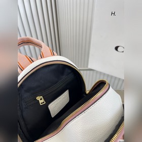 Рюкзак Coach сердечком Классика с ноткой моды С ней можно планиро