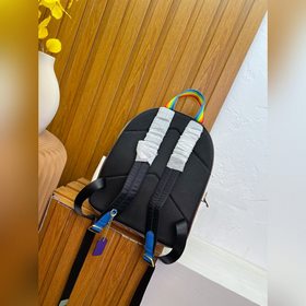 Рюкзак Coach Действительно прекрасна! Подходит для любого возраст