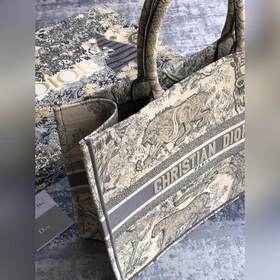 Большая сумка Dior Book Tote — это воплощение мастерства Dior. вд