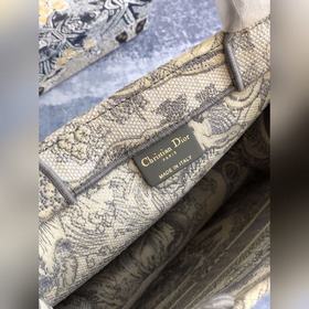 Большая сумка Dior Book Tote — это воплощение мастерства Dior. вд