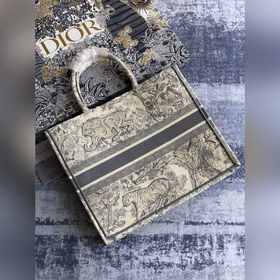 Большая сумка Dior Book Tote — это воплощение мастерства Dior. вд