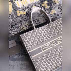 Большая сумка Dior Book Tote — это воплощение мастерства Dior. вд