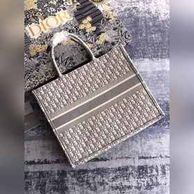 Большая сумка Dior Book Tote — это воплощение мастерства Dior. вд