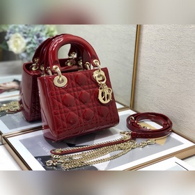 Dior Lady Dior Mini из красной кожи с тремя перекрещивающимися ре