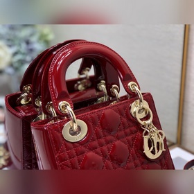 Dior Lady Dior Mini из красной кожи с тремя перекрещивающимися ре