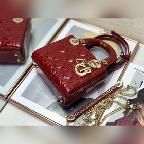 Dior Lady Dior Mini из красной кожи с тремя перекрещивающимися ре