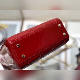 Dior Lady Dior Mini из красной кожи с тремя перекрещивающимися ре