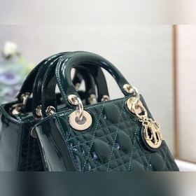 Dior Lady Dior Mini с тремя секциямиз темно-зеленой кожи золотой 