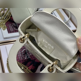 Dior с тремя белыми лаковыми пряжками золотыми застежками &nb