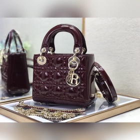 Dior Lady Dior Mini с тремя секциямиз красной лакированной кожи з