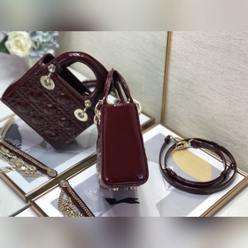 Dior Lady Dior Mini с тремя секциямиз красной лакированной кожи з