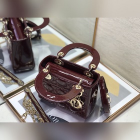 Dior Lady Dior Mini с тремя секциямиз красной лакированной кожи з