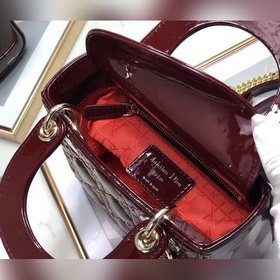 Dior Lady Dior Mini с тремя секциямиз красной лакированной кожи з