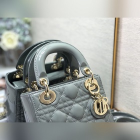 Dior Lady Dior Mini из кожи с трехцветной отделкой и золотыми зас