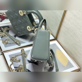 Dior Lady Dior Mini из кожи с трехцветной отделкой и золотыми зас