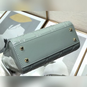 Dior Lady Dior Mini из кожи с трехцветной отделкой и золотыми зас