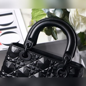 Dior 【Lady & Dior 4-гранная серия с ромбовидным узором】 Моде