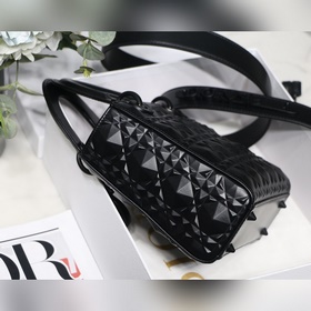 Dior 【Lady & Dior 4-гранная серия с ромбовидным узором】 Моде