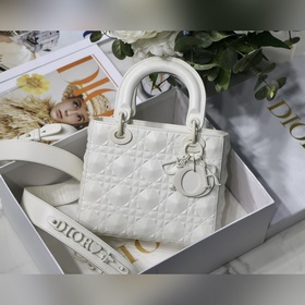 Dior 【Lady &amp;nbsp;D.ior &amp;nbsp; Серия с 4-гранным ромбовидн