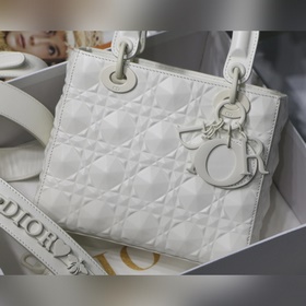 Dior 【Lady &nbsp;D.ior &nbsp; Серия с 4-гранным ромбовидн