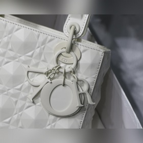 Dior 【Lady &nbsp;D.ior &nbsp; Серия с 4-гранным ромбовидн