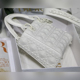 Dior 【Lady &nbsp;D.ior &nbsp; Серия с 4-гранным ромбовидн