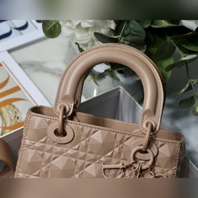 Dior 【Lady &nbsp;D.ior &nbsp; 4-секционная серия с ромбов