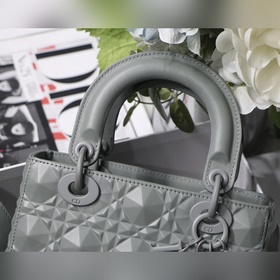 Dior 【Lady &nbsp;D.ior &nbsp; 4-секционная серия с ромбов