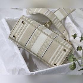 Dior Полоски, абрикосовый с легким золотистым оттенком Серия Lady