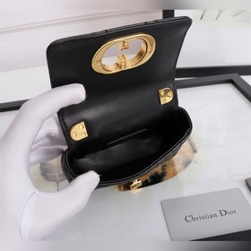 Lady 9240 caro сверхмини-сумка черного цвета  Эта сумка Dior Car
