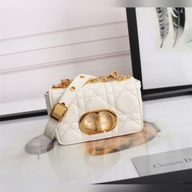 Lady 9240 caro сверхмини белый Эта сумка Dior Caro сочетает в се