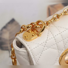 Lady 9240 caro сверхмини белый Эта сумка Dior Caro сочетает в се