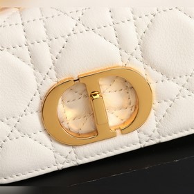 Lady 9240 caro сверхмини белый Эта сумка Dior Caro сочетает в се