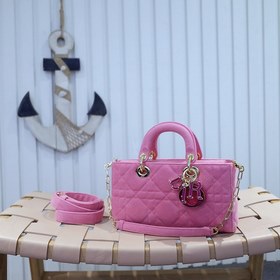 Dior (Lady D-Joy)  Ярко-розовая джинсовая сумка с крупной плетен