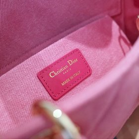 Dior (Lady D-Joy)  Ярко-розовая джинсовая сумка с крупной плетен