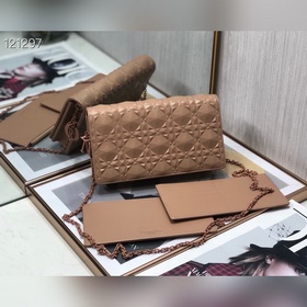 Популярная классическая модель Dior с бриллиантовой огранкой, три