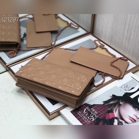Популярная классическая модель Dior с бриллиантовой огранкой, три