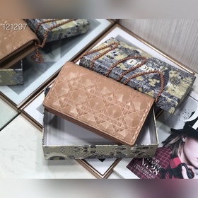 Популярная классическая модель Dior с бриллиантовой огранкой, три