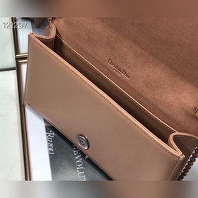 Популярная классическая модель Dior с бриллиантовой огранкой, три