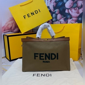 Сумка-тоут из парусины FENDI Вышивка выполнена в соответствии с о