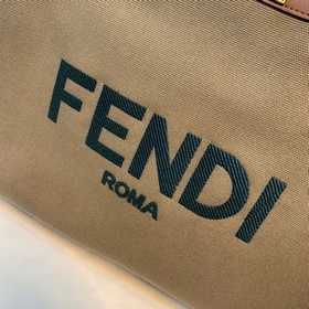 Сумка-тоут из парусины FENDI Вышивка выполнена в соответствии с о
