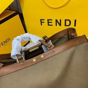Сумка-тоут из парусины FENDI Вышивка выполнена в соответствии с о