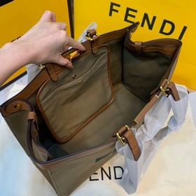 Сумка-тоут из парусины FENDI Вышивка выполнена в соответствии с о