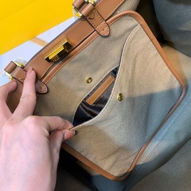 Сумка-тоут из парусины FENDI Вышивка выполнена в соответствии с о