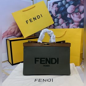 FENDI Холщовая сумка-тоут Вышивка выполнена в соответствии с ори