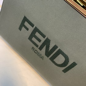 FENDI Холщовая сумка-тоут Вышивка выполнена в соответствии с ори
